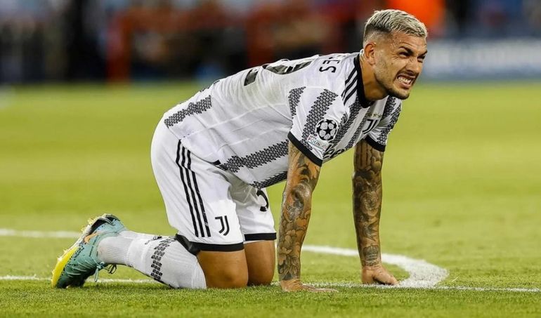 Lo sufre Scaloni: Leandro Paredes sufrió una distensión en uno de sus muslos y será baja por dos semanas.