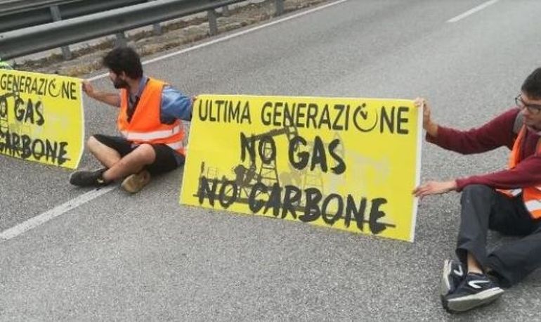 La nueva ley de seguridad que lanza Meloni en Italia apunta contra las protestas de los ecologistas. La nueva ley de seguridad que lanza Meloni en Italia apunta contra las protestas de los ecologistas.