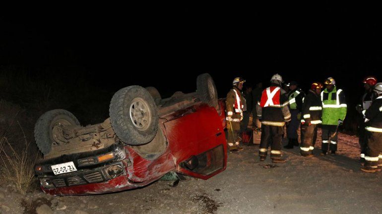 Manejaba borracho y volcó camino al Huechulafquen: seis personas resultaron heridas