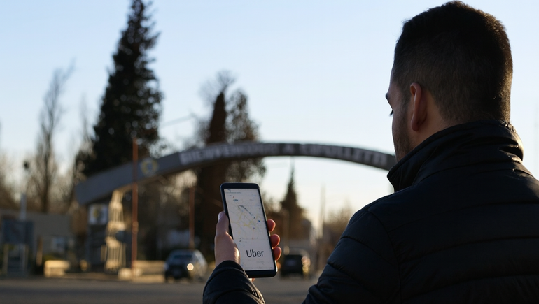 Ingresó al Concejo Deliberante el proyecto presentado por el Ejecutivo sobre regularización de las aplicaciones de transporte. Ingresó al Concejo Deliberante el proyecto presentado por el Ejecutivo sobre regularización de las aplicaciones de transporte.