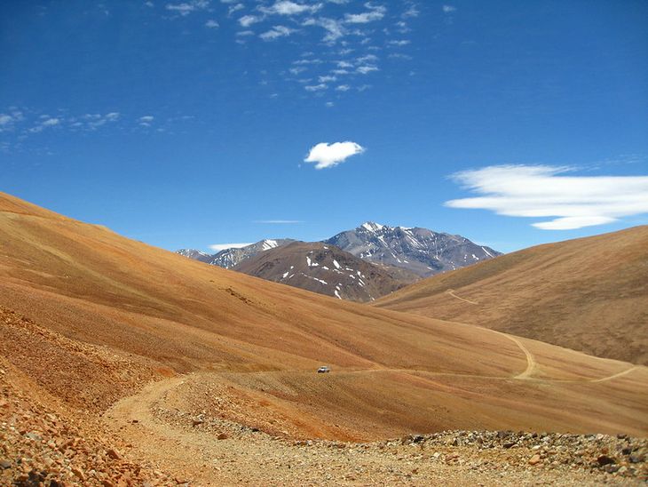 La aprobación del RIGI garantiza a Los Azules 30 años de estabilidad fiscal y aduanera en Argentina. La aprobación del RIGI garantiza a Los Azules 30 años de estabilidad fiscal y aduanera en Argentina.