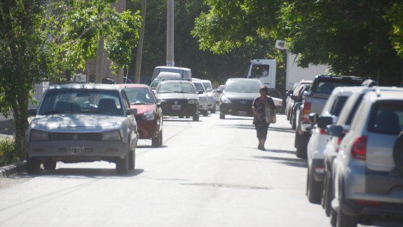 Lucero es una de las calles entrecortadas de la ciudad ubicada entre Combate de San Lorenzo y Arabarco. El movimiento es incesante por la cantidad de personas que acuden a una clínica.