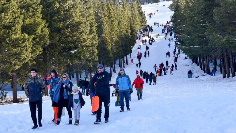 Temporada de invierno 2025: el parque de nieve El Llano abre sus puertas este fin de semana
