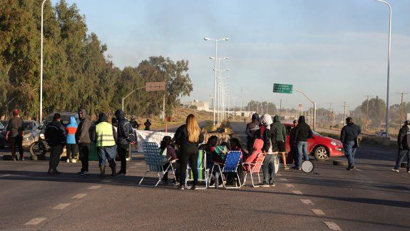 Hubo caos en la Ruta 7 por un corte de empleados de la Muni