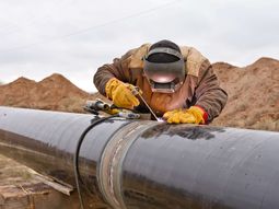 En Vaca Muerta, la búsqueda laboral se abre a soldadores y operarios especializados en distintos oficios.