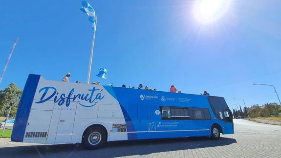 El Bus Turístico, uno de los atractivos de Neuquén Capital.
