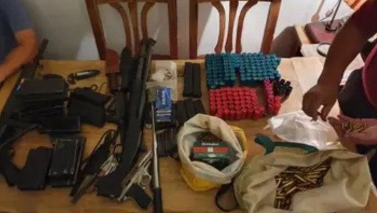 Sospechoso de herir a un vecino tenía un arsenal en su casa