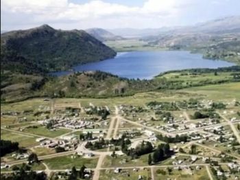 Temor en un pueblo de la Patagonia: tiran carne envenenada en la calle y dicen que ya murieron animales.