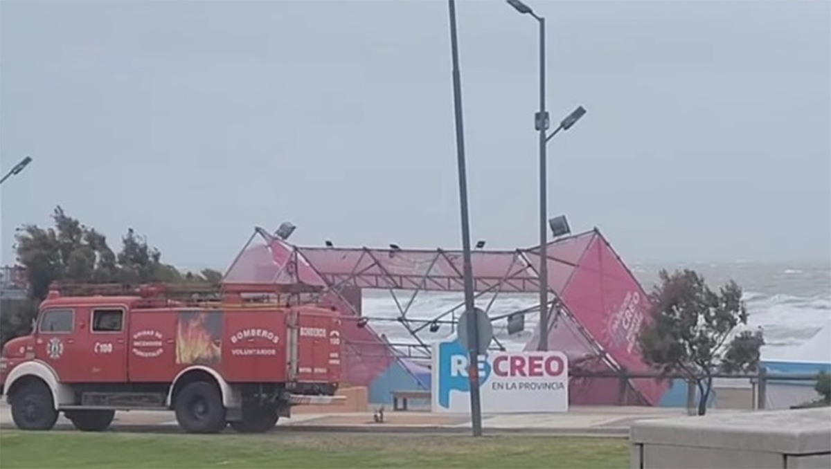 El temporal de viento voló un parador y provocó daños en Monte Hermoso