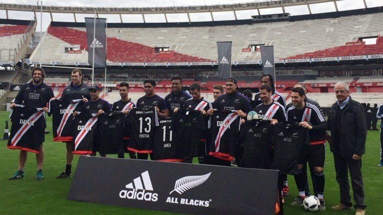 Los All Blacks entrenaron y recibieron un reconocimiento en el estadio de River