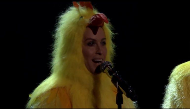 Alanis Morisette sorprendió a todos cacareando uno de sus temas