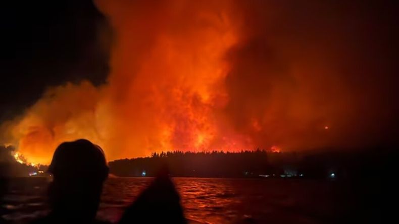 El fuego ya devoró miles de hectáreas en Chubut y todavía no tiene control. | LM Neuquen El fuego ya devoró miles de hectáreas en Chubut y todavía no tiene control.