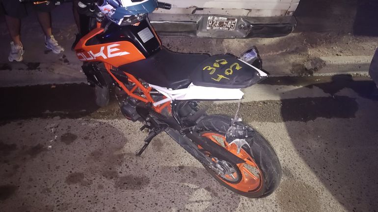 La moto KTM fue una la que chocaron de atrás. La moto KTM fue una la que chocaron de atrás.