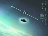 Pilotos militares filmaron videos en los que se observan presuntos OVNIS.