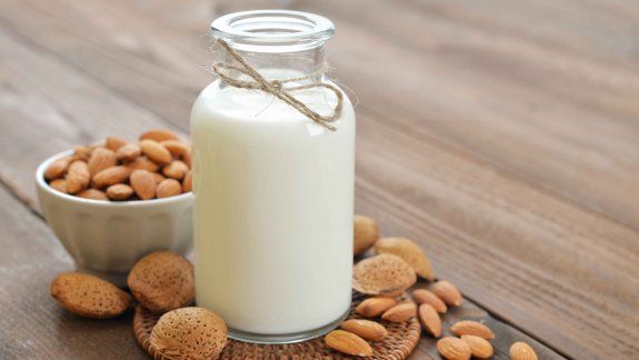 Las leches de avena, almendra y arroz son las más sencillas, pero hay más.