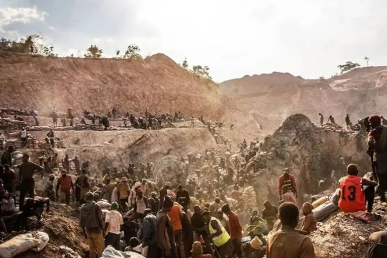 Así fue el aterrador momento del derrumbe de una mina de cobalto en Congo Así fue el aterrador momento del derrumbe de una mina de cobalto en Congo