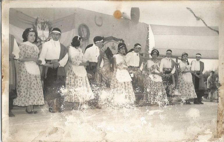 Pe&ntilde;a folkl&oacute;rica.  