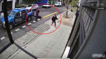 Los policías balearon al hombre que intentó matar a su ex en plena calle, en Saavedra. Los policías balearon al hombre que intentó matar a su ex en plena calle, en Saavedra.