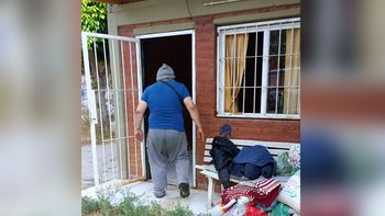 Iveth y Hugo estában hace días deambulando y durmiendo en las calles de Neuquén.