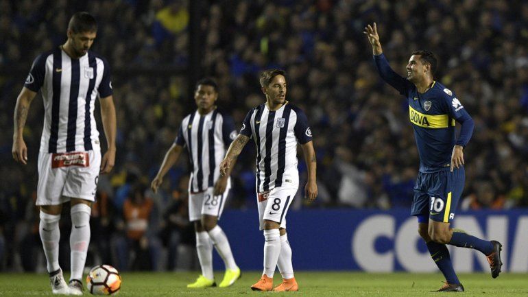 Boca goleó a Alianza Lima 5 a 0 de local y avanzó por la derrota de Junior de Colombia contra Palmeiras (3 del colombiano Borja).