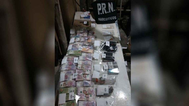 Cayeron dos narcos cipoleños con droga y 1,2 millones de pesos