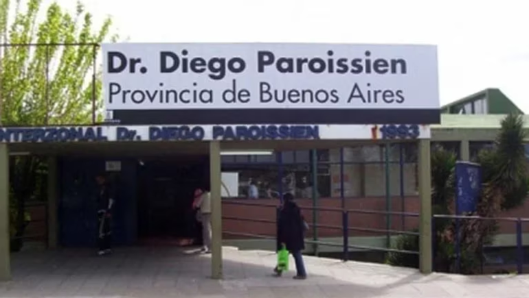 La víctima fue trasladada al Hospital de Agudos Paroissie, pero no lograron salvarla. La víctima fue trasladada al Hospital de Agudos Paroissie, pero no lograron salvarla.