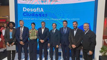 El intendente Mariano Gaido expuso en la Feria del Libro. El intendente Mariano Gaido expuso en la Feria del Libro.