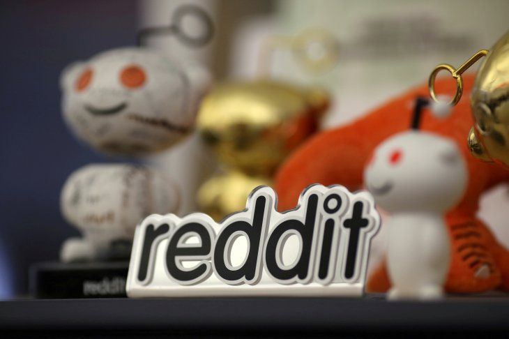 FOTO DE ARCHIVO: Figuras de Reddit en la sede de la empresa en San Francisco, California. 15 de abril de 2014. REUTERS/Robert Galbraith/