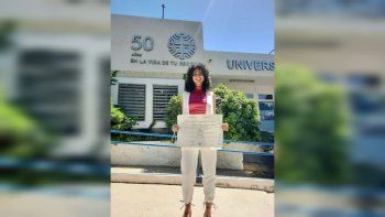 final feliz para la egresada neuquina que sufrio el robo de su titulo de medica