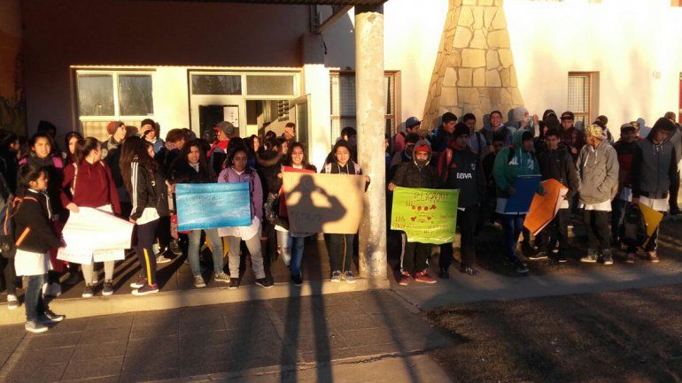 Sin calefacción y con temperaturas bajo cero, debieron suspender las clases en el CPEM 75