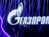 FOTO DE ARCHIVO: El logotipo del gigante ruso del gas Gazprom en un tablero en el Foro Económico Internacional de San Petersburgo (SPIEF), Rusia, 6 de junio de 2019. REUTERS/Maxim Shemetov