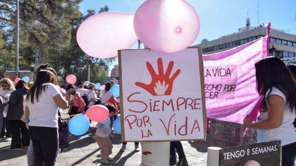 Grupos contra el aborto harán un abrazo al monumento a la madre