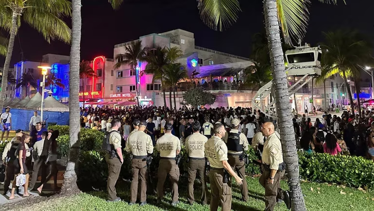 Tras tiroteos en Miami, ordenan estado de emergencia y toque de queda