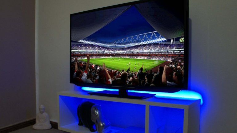 Increíble: iba en bicicleta con un LED de 42 pulgadas robado