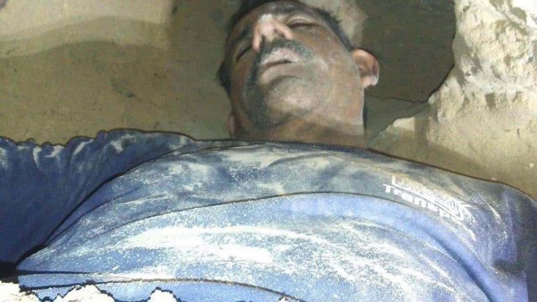 Cavó un túnel para espiar a su ex y quedó atascado