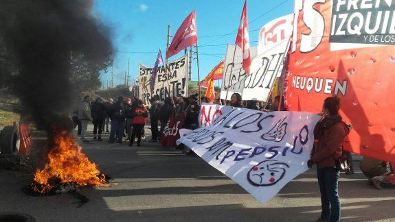 Liberan los puentes carreteros tras el corte por la represión en Pepsico
