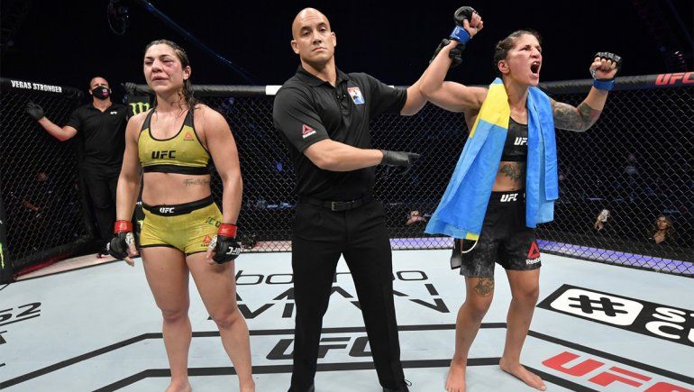 Blooper UFC: creyó que había terminado el round y se ligó una paliza
