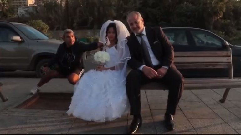 Cómo reacciona la gente cuando ve un matrimonio entre una nena y un adulto