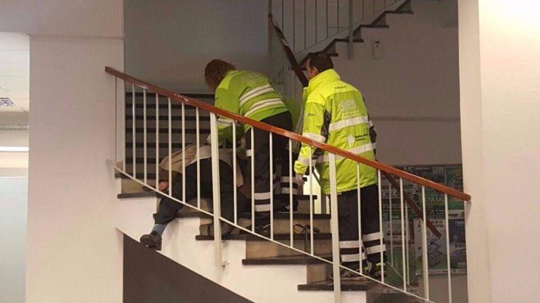Rodolfo Estivill quedó tirado en el descanso de la escalera de la oficina de la Anses de Mar del Plata.