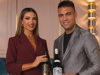 El delantero y la empresaria mendocina lanzaron las primeras dos etiquetas de su vino Malbec.