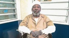 Burton abandonó el local que intentaron asaltar antes de que se produjera el disparo que provocó el crimen. | LM Neuquen Burton abandonó el local que intentaron asaltar antes de que se produjera el disparo que provocó el crimen.