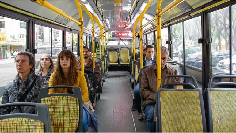 La empresa de colectivos y el chofer deberán indemnizar a una pasajera por un accidente dentro de una unidad.&nbsp;