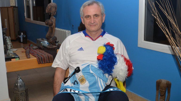 Jérôme recibió a LM Neuquén en su casa de Cipo. Mis alumnos me preguntan mucho por el partido