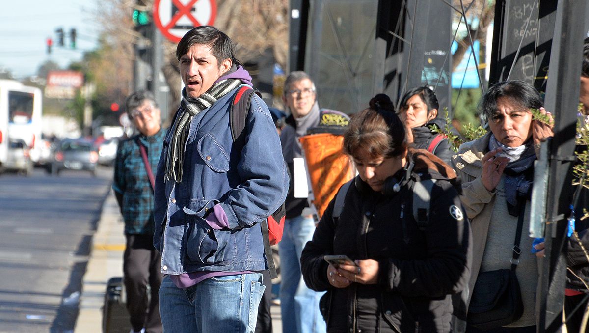 El tiempo para hoy: el frío y el viento fuerte llegan a Neuquén