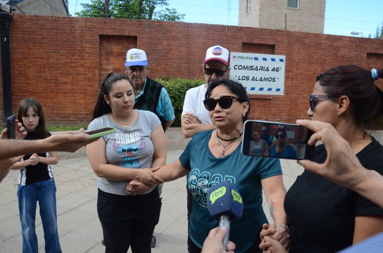 Paola Marfil acompaña a su hija Catalina en el proceso de rehabilitación, cirugías y trasplantes para que pueda sobrevivir al choque que sufrió por una mujer policía que conducía un patrullero de manera antirreglamentaria.