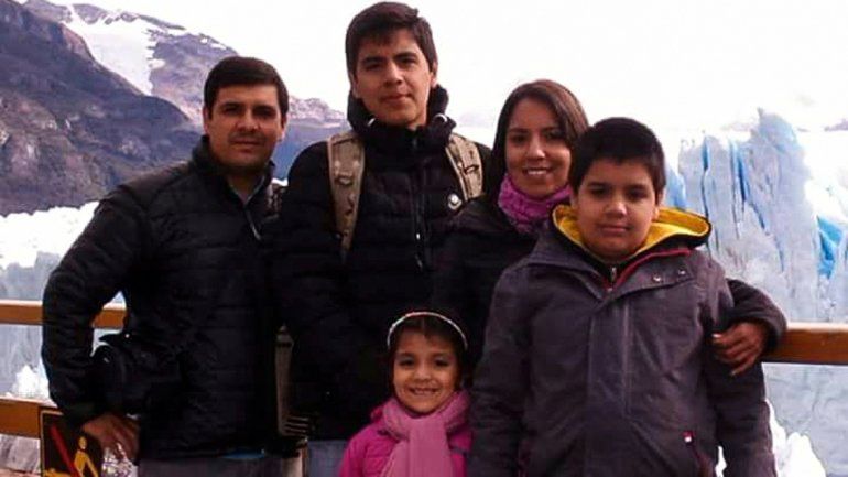 El auto conducido por el gendarme Hugo Cano chocó contra un camión.