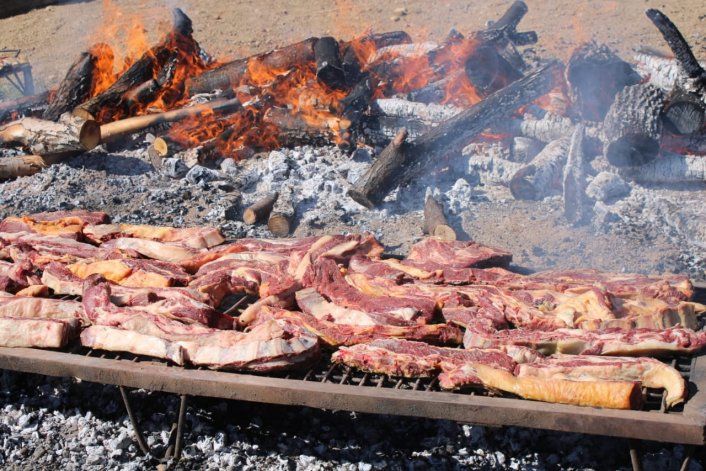 Por el Día del Trabajador, un municipio regalará asado a sus empleados