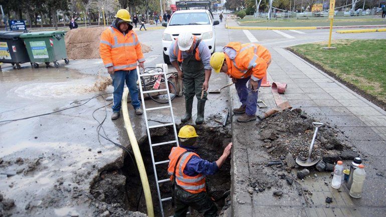 Una rotura de un caño provocó una cascada en plena Avenida Olascoaga
