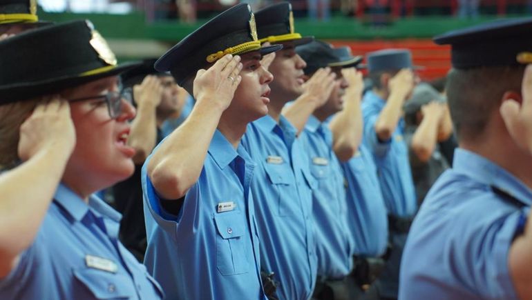 Destacaron que trabajarán en el fortalecimiento de la institución policial con formación, capacitación, equipamiento y tecnología. Destacaron que trabajarán en el fortalecimiento de la institución policial con formación, capacitación, equipamiento y tecnología.
