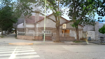 La presunta casa embrujada de Cipolletti en la que el conocido comerciante W. pasó una noche. La presunta casa embrujada de Cipolletti en la que el conocido comerciante W. pasó una noche.